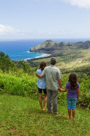 Actors Shailene Woodley as Alexandra, George Clooney as Matt King and Amara Miller as Scottie on the set of THE DESCENDANTS