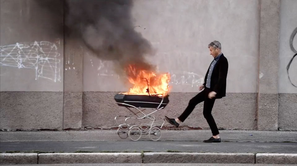 Maurizio Cattelan – Be Right Back